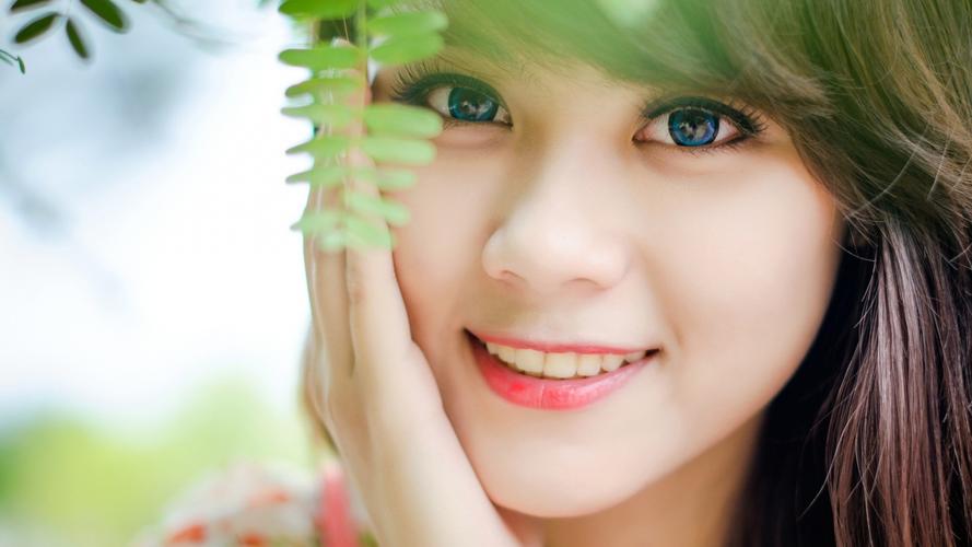 国家移民管理局：今年上半年3.33亿人次出入境